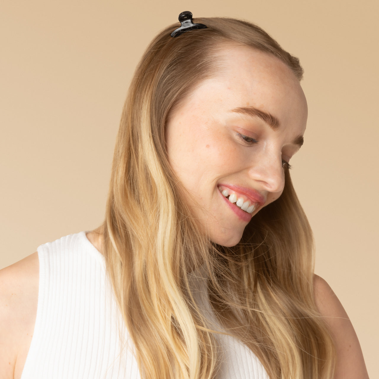 KITSCH Recycled Plastic Mini Arched Clips 6pc Set — model wearing Black clip near crown — Made from Recycled Materials — all-day hold