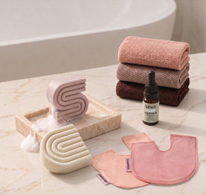 Rice Water: Kitsch Winter Welcome Kit with Rice Water shampoo and conditioner bars, Rosewood African Net Sponge, shampoo and conditioner bar bags, and Rosemary & Biotin Scalp & Hair Oil.